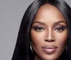 Covid-19, Vincenzo De Luca fa breccia nel cuore di Naomi Campbell