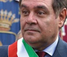 Il sindaco Mastella a confronto con parrucchieri, barbieri e titolari di saloni estetici