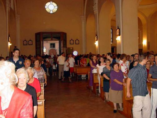 Via Lucis nelle parrocchie della città per celebrare la Risurrezione di Cristo