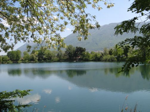 Piattaforme per i disabili per la pesca sui laghi di Telese e San Giorgio la Molara.