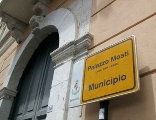 Palazzo Mosti, approvati indirizzi per affidamento servizio potatura e taglio erbe