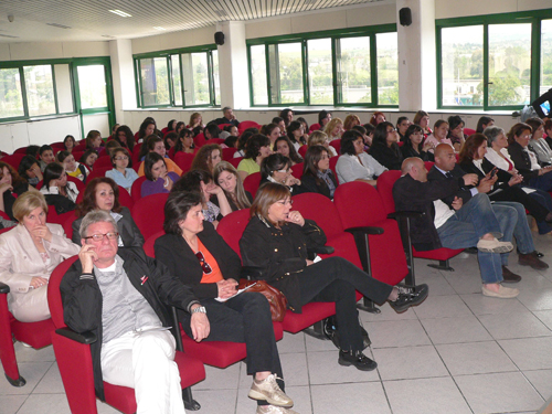 Le studentesse del "Guacci", stamani, nella Sala Convegni del Settore Politiche del lavoro   