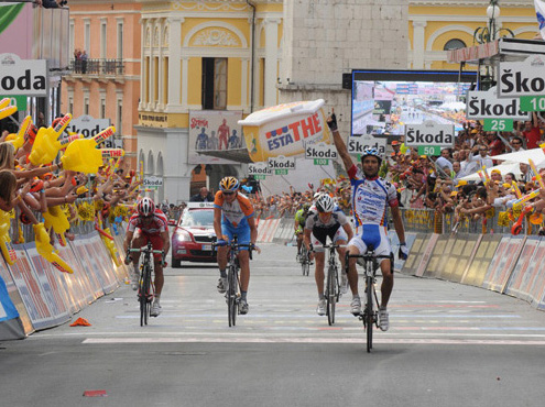 Michele Scarponi vincitore della 18° tappa Sulmona-Benevento del Giro del Centenario